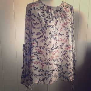 **NEW** Summer floral blouse from the LOFT!